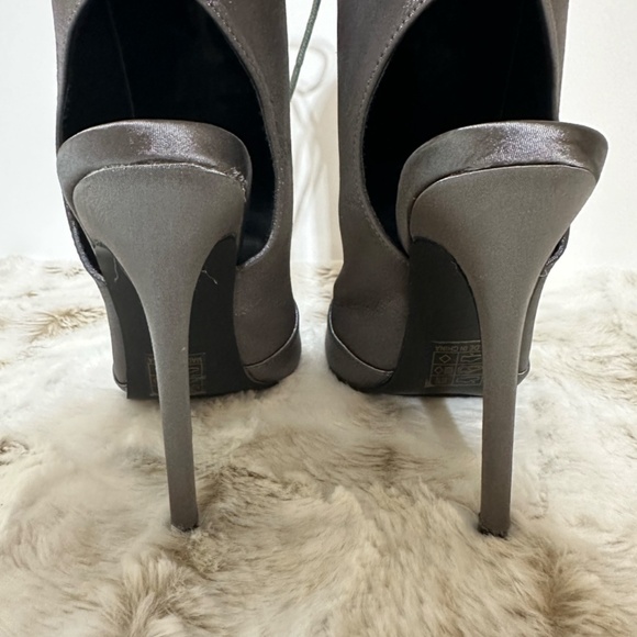* So Me Grey Satin Lace Up Pointy Toe Ankle Boots 4 1/2" Stiletto Heels - Picture 7 of 7